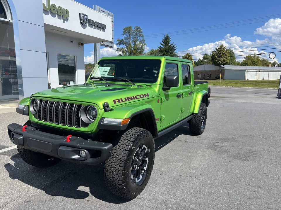 2025 Jeep JT Gladiator - Image 9 of 31