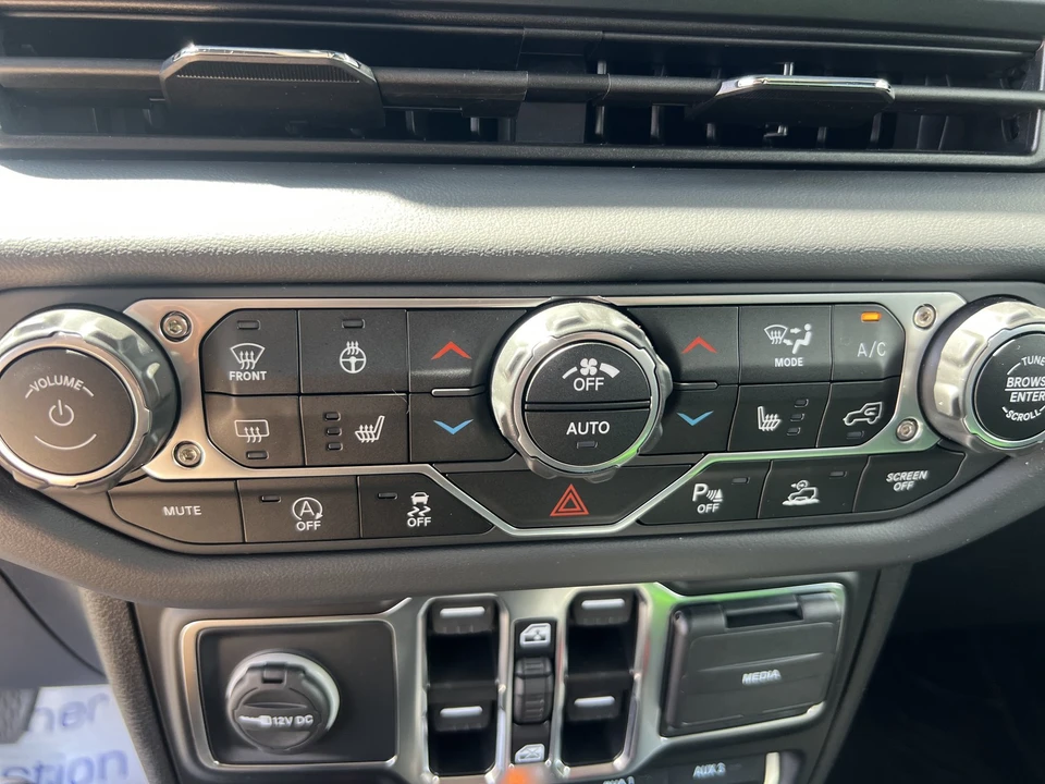 2025 Jeep JT Gladiator - Image 25 of 31