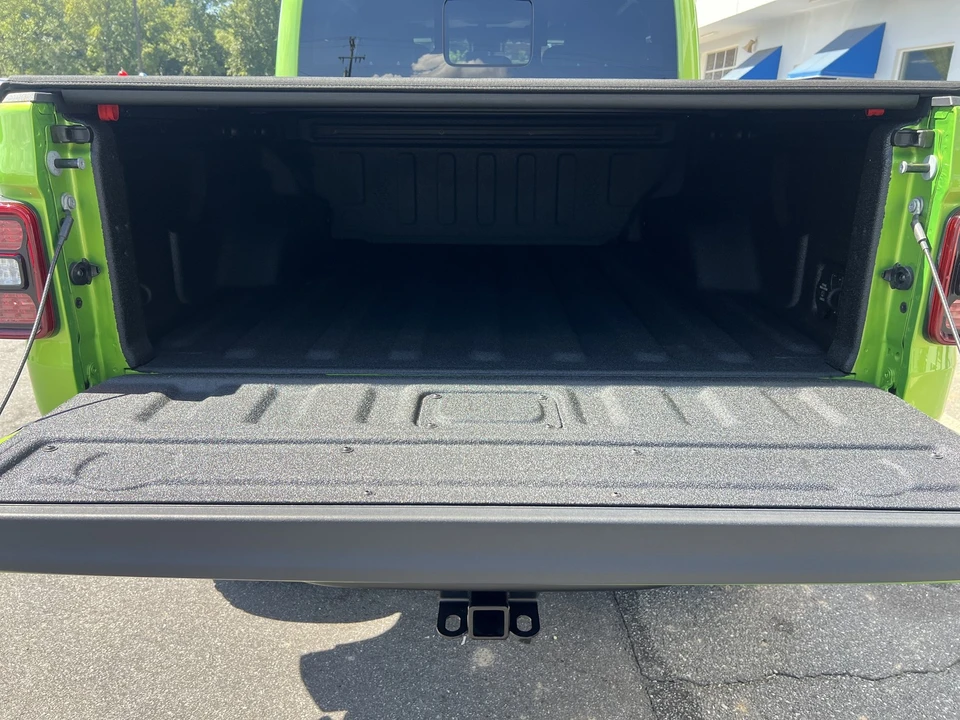 2025 Jeep JT Gladiator - Image 12 of 31