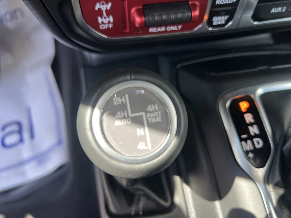 2025 Jeep JT Gladiator - Image 26 of 31