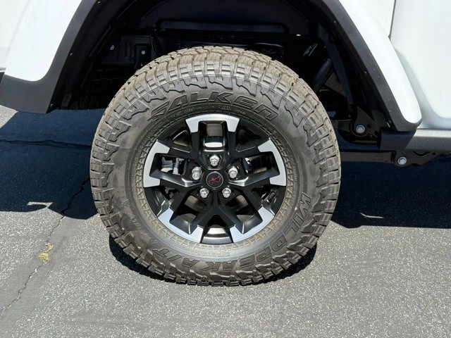 2025 Jeep JT Gladiator - Image 10 of 12
