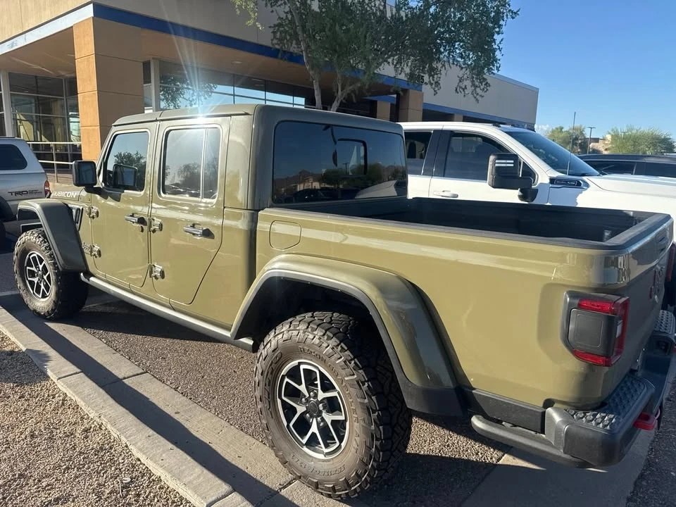 2025 Jeep JT Gladiator - Image 4 of 17
