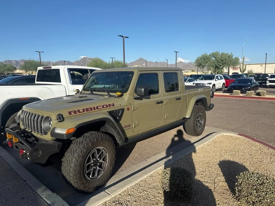 2025 Jeep JT Gladiator - Image 8 of 17