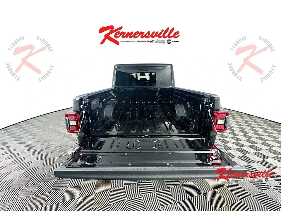 2025 Jeep JT Gladiator - Image 16 of 21