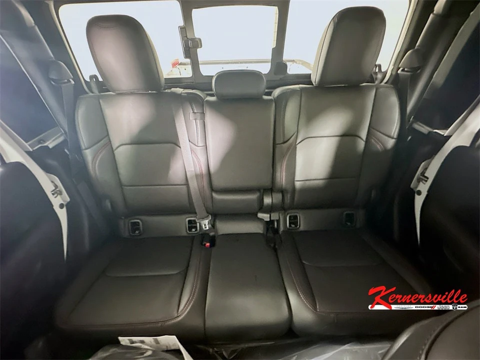 2025 Jeep JT Gladiator - Image 10 of 12