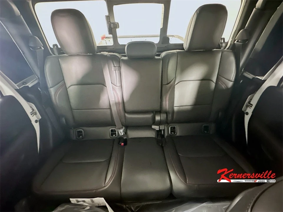 2025 Jeep JT Gladiator - Image 10 of 21