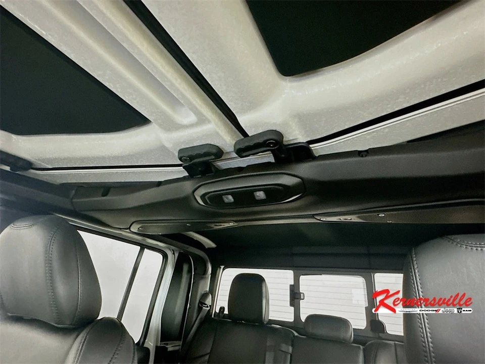 2025 Jeep JT Gladiator - Image 14 of 21