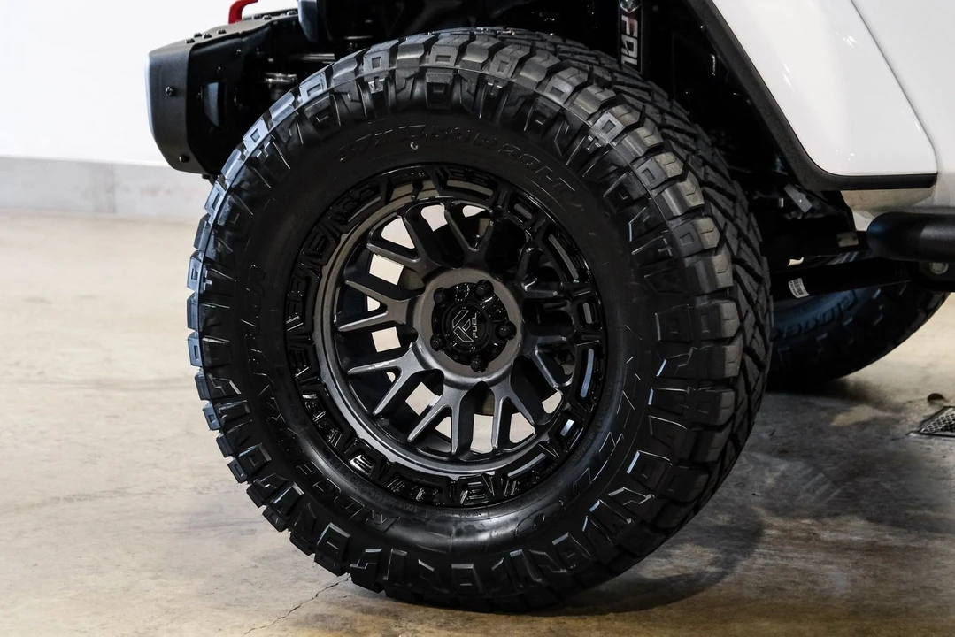 2025 Jeep JT Gladiator - Image 8 of 12