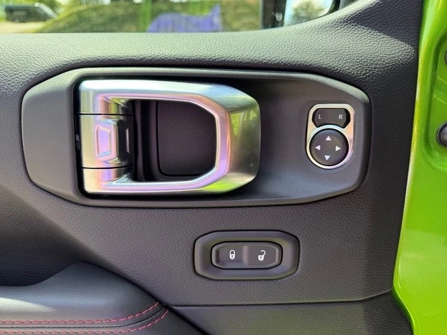2025 Jeep JT Gladiator - Image 14 of 21