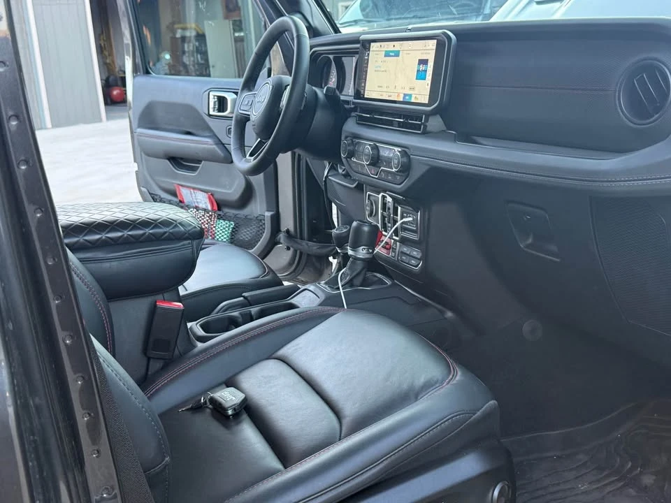 2025 Jeep JT Gladiator - Image 14 of 15