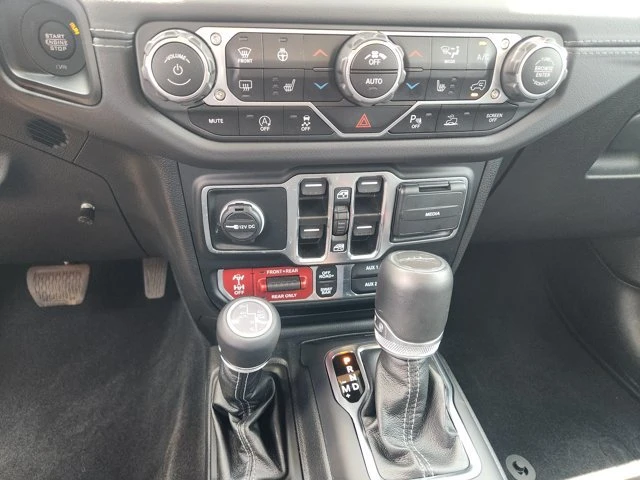 2025 Jeep JT Gladiator - Image 13 of 20