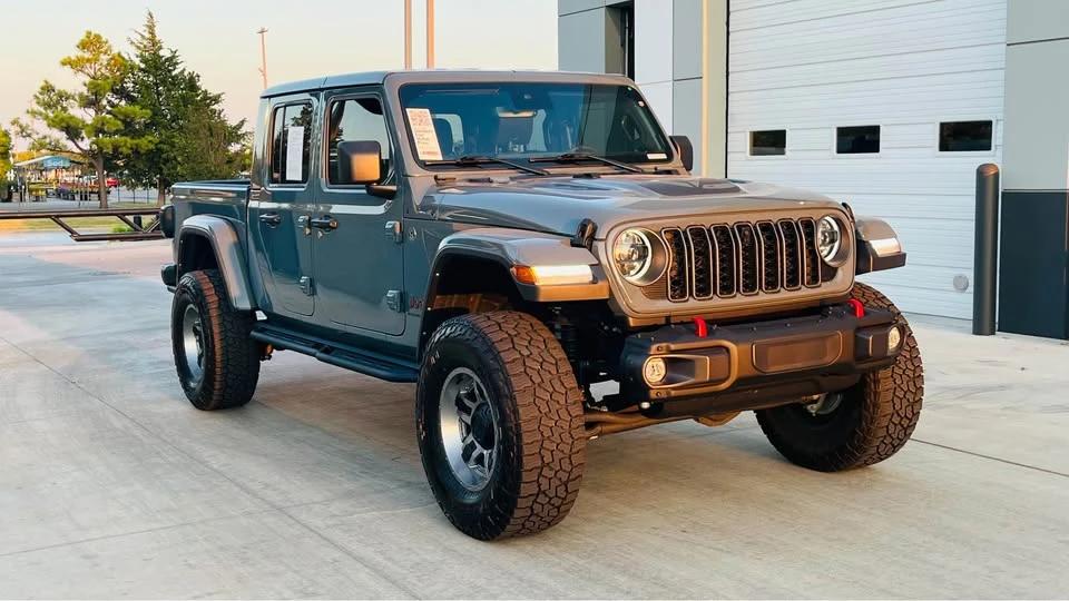 2025 Jeep JT Gladiator - Image 3 of 15