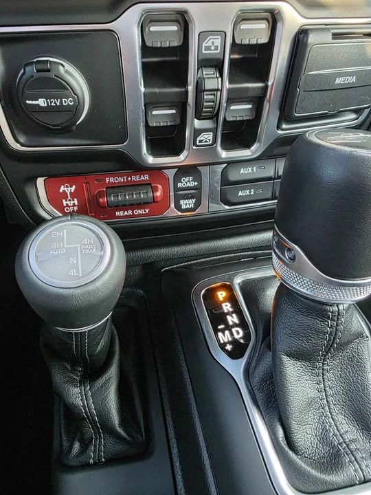 2025 Jeep JT Gladiator - Image 9 of 11