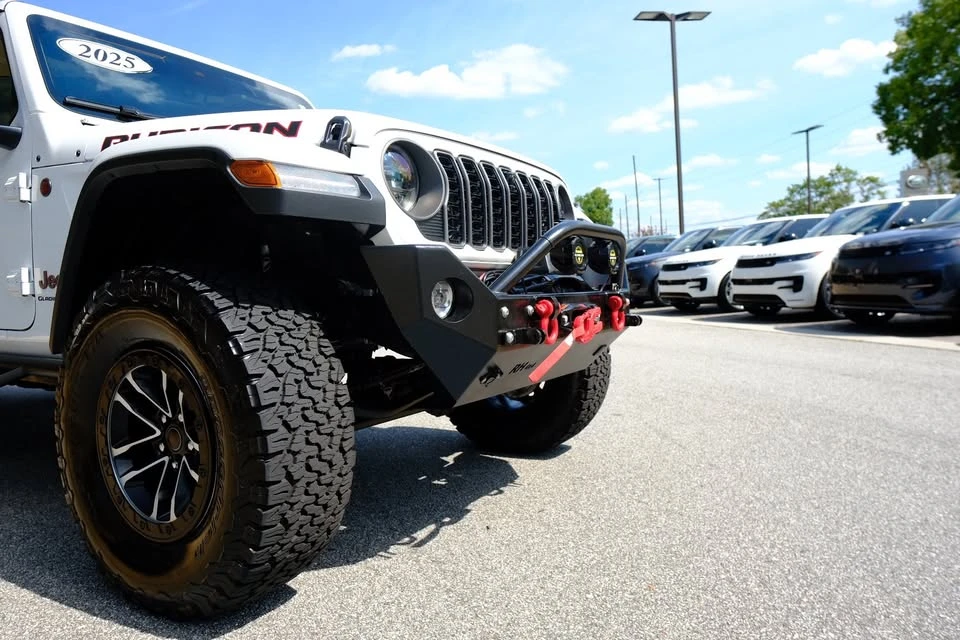 2025 Jeep JT Gladiator - Image 3 of 13