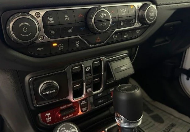2025 Jeep JT Gladiator - Image 12 of 13