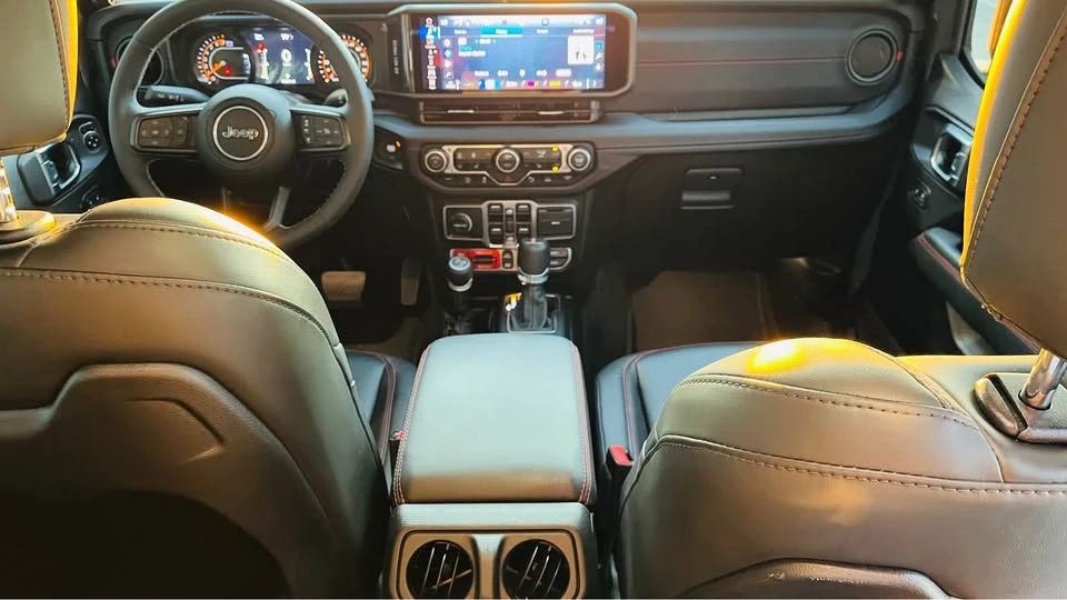 2025 Jeep JT Gladiator - Image 10 of 15