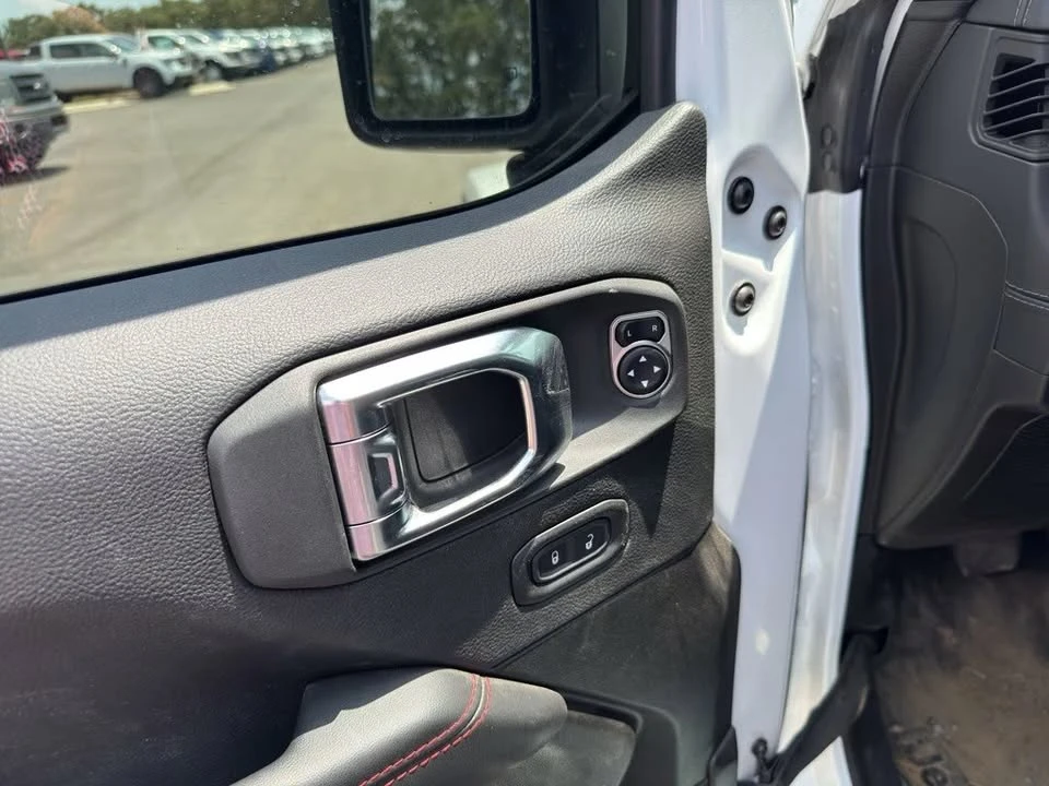 2025 Jeep JT Gladiator - Image 10 of 15