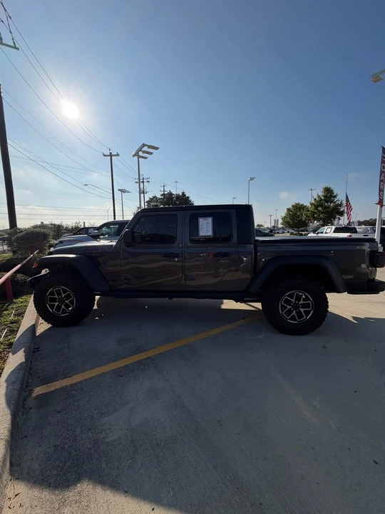 2025 Jeep JT Gladiator - Image 2 of 2