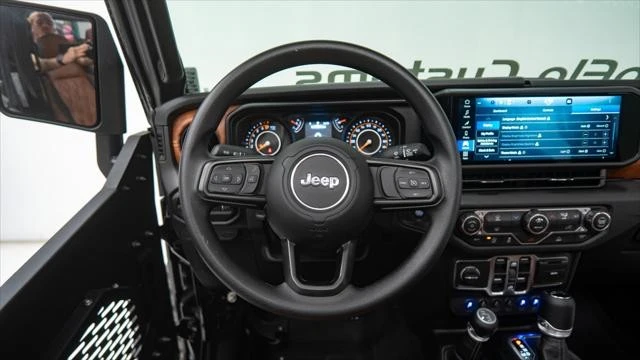 2025 Jeep JT Gladiator - Image 19 of 21