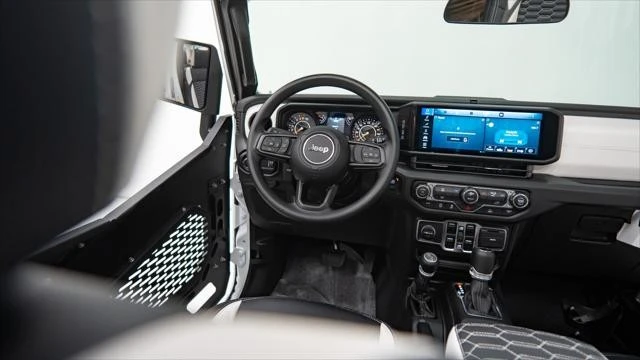 2025 Jeep JT Gladiator - Image 17 of 21