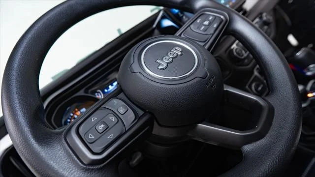 2025 Jeep JT Gladiator - Image 18 of 21