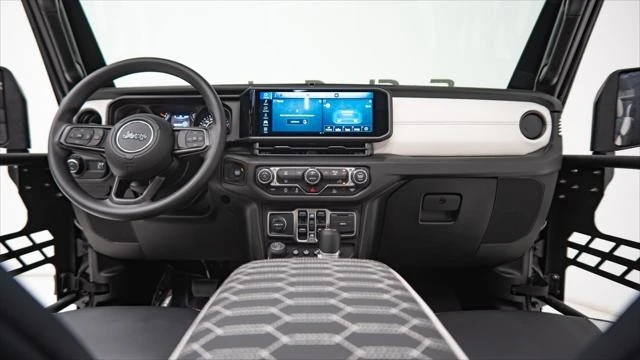 2025 Jeep JT Gladiator - Image 16 of 21