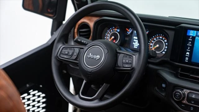 2025 Jeep JT Gladiator - Image 18 of 21