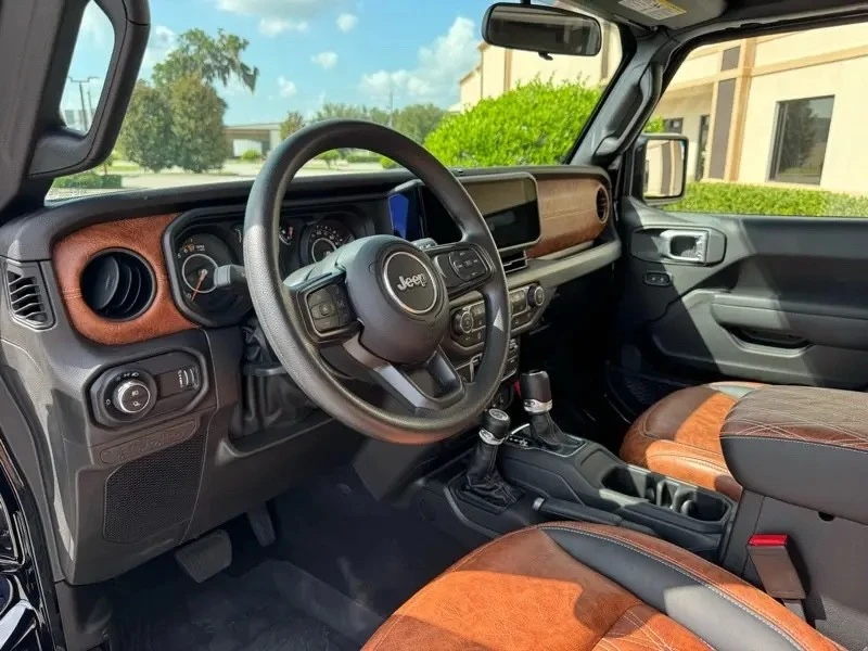 2025 Jeep JT Gladiator - Image 24 of 31
