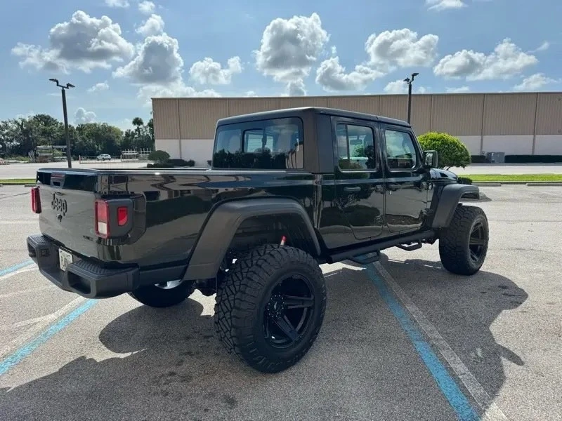 2025 Jeep JT Gladiator - Image 5 of 31