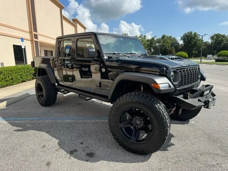 2025 Jeep JT Gladiator - Image 17 of 31