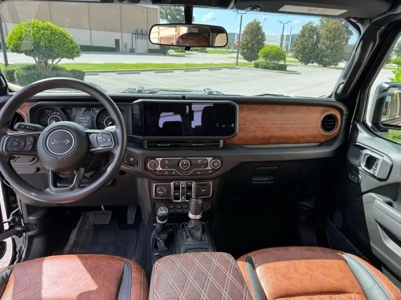 2025 Jeep JT Gladiator - Image 29 of 31