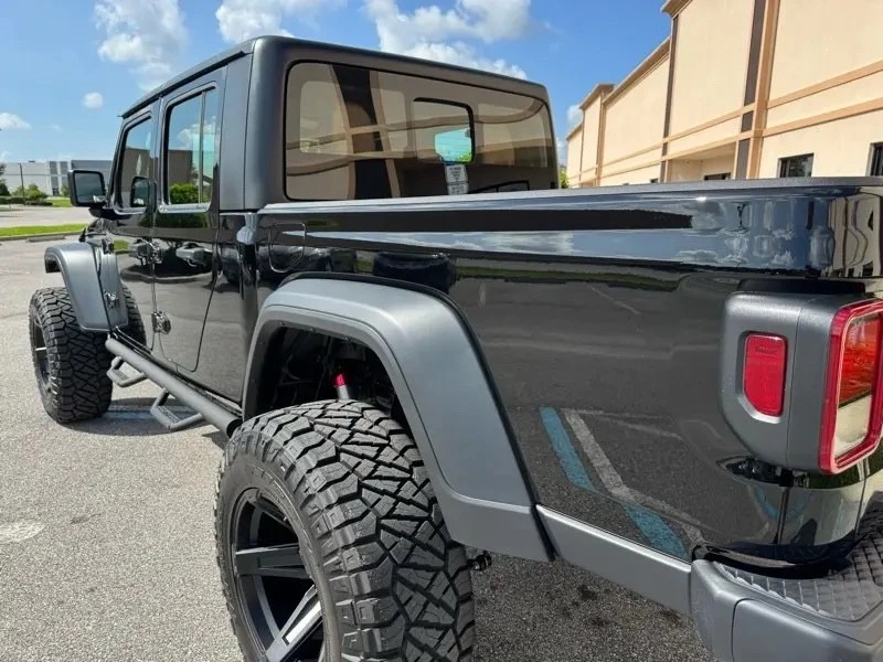 2025 Jeep JT Gladiator - Image 13 of 31