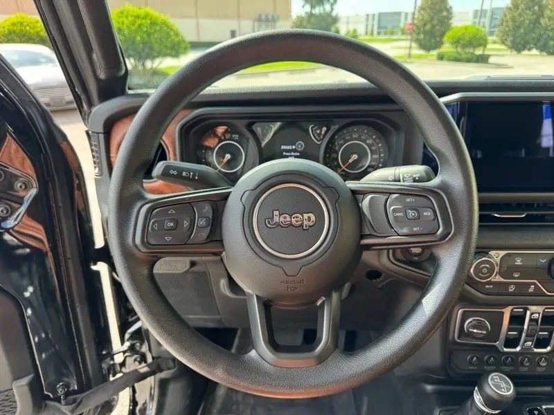 2025 Jeep JT Gladiator - Image 28 of 31