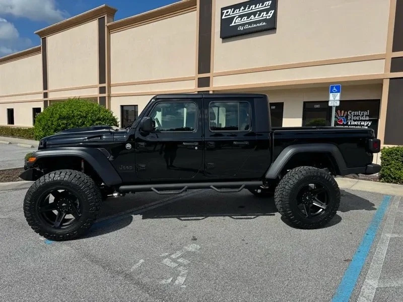 2025 Jeep JT Gladiator - Image 4 of 31