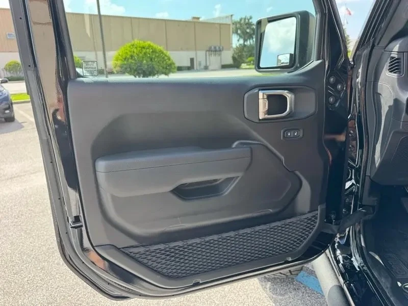 2025 Jeep JT Gladiator - Image 29 of 31
