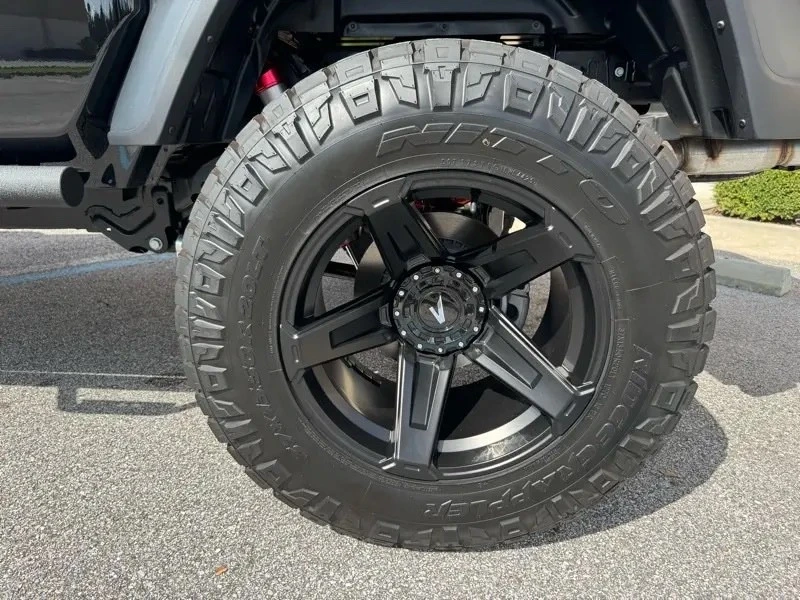 2025 Jeep JT Gladiator - Image 16 of 31