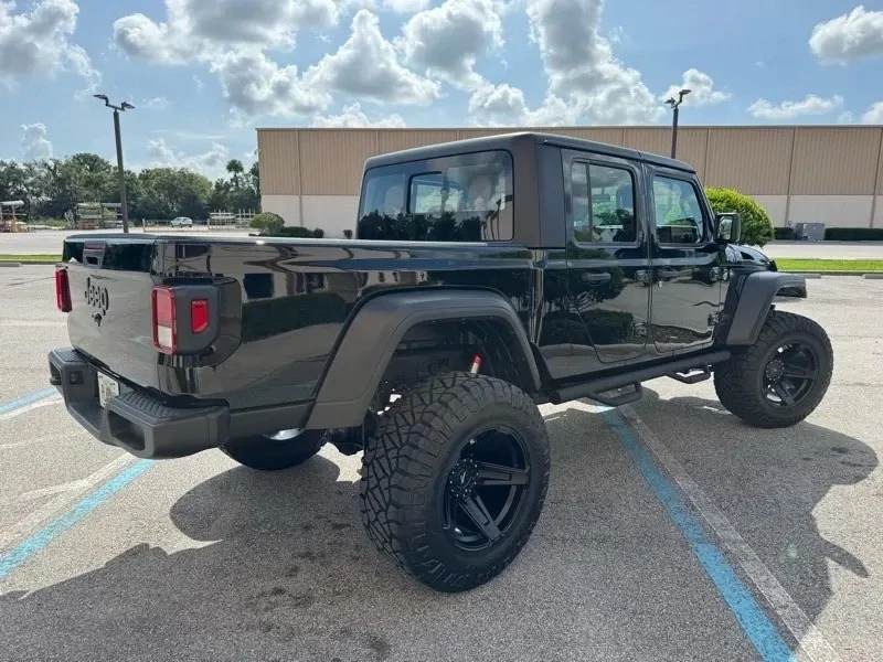 2025 Jeep JT Gladiator - Image 16 of 31