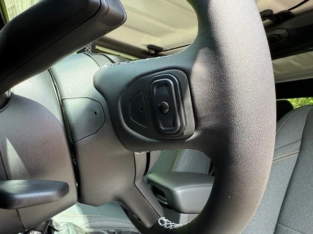 2025 Jeep JT Gladiator - Image 15 of 21