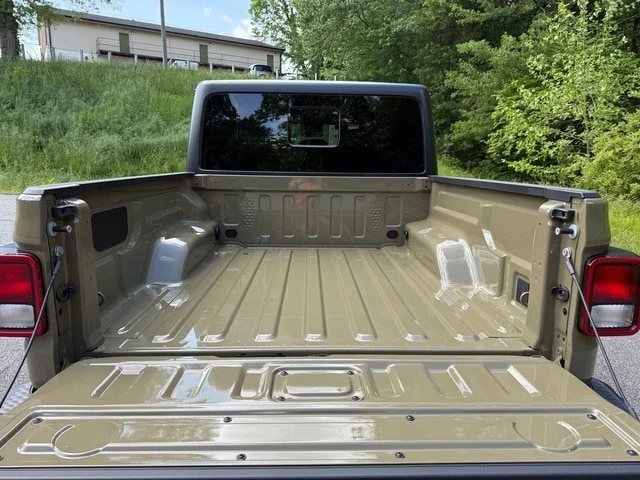 2025 Jeep JT Gladiator - Image 9 of 21