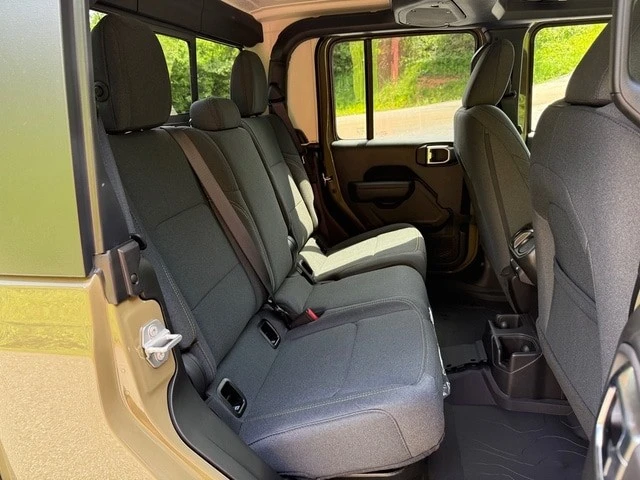 2025 Jeep JT Gladiator - Image 19 of 21