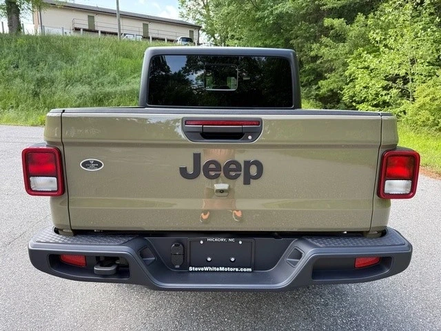 2025 Jeep JT Gladiator - Image 8 of 21