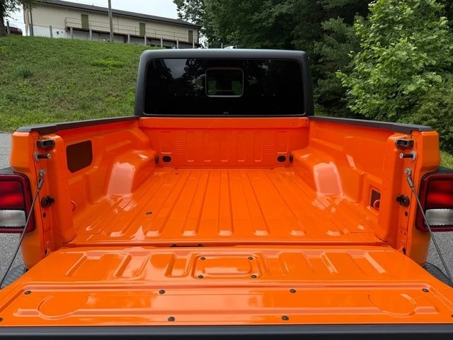 2025 Jeep JT Gladiator - Image 9 of 21