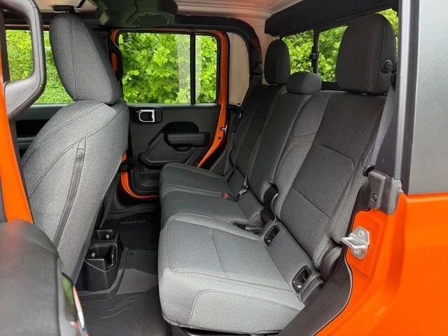 2025 Jeep JT Gladiator - Image 16 of 21
