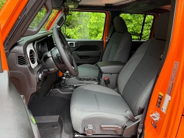 2025 Jeep JT Gladiator - Image 13 of 21