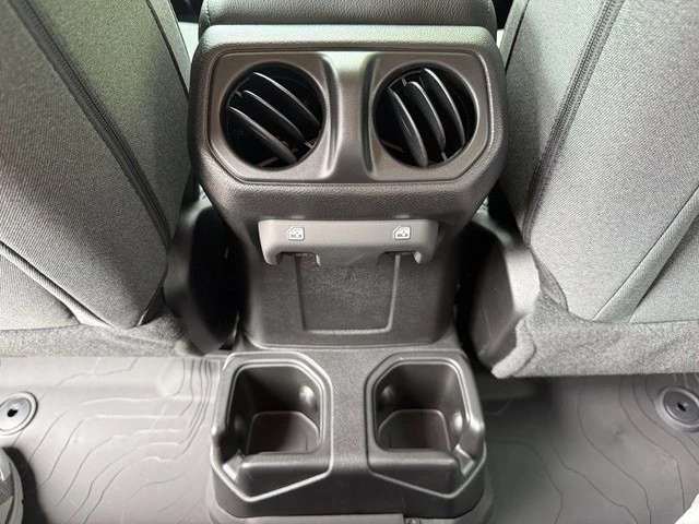 2025 Jeep JT Gladiator - Image 17 of 21