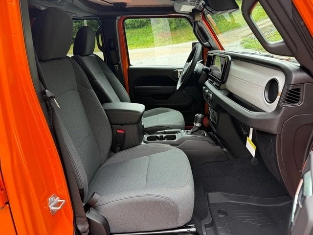 2025 Jeep JT Gladiator - Image 20 of 21