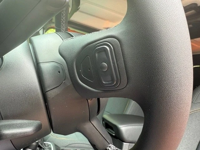 2025 Jeep JT Gladiator - Image 15 of 21