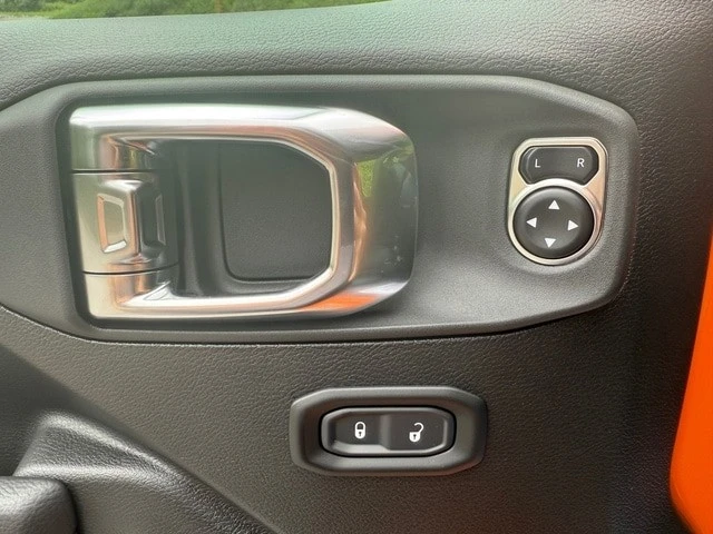 2025 Jeep JT Gladiator - Image 14 of 21