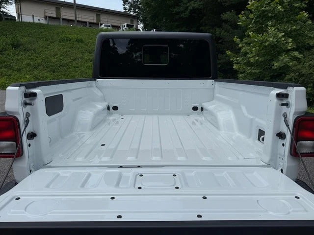 2025 Jeep JT Gladiator - Image 9 of 21