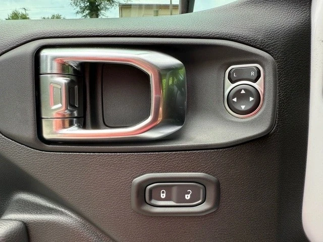 2025 Jeep JT Gladiator - Image 14 of 21